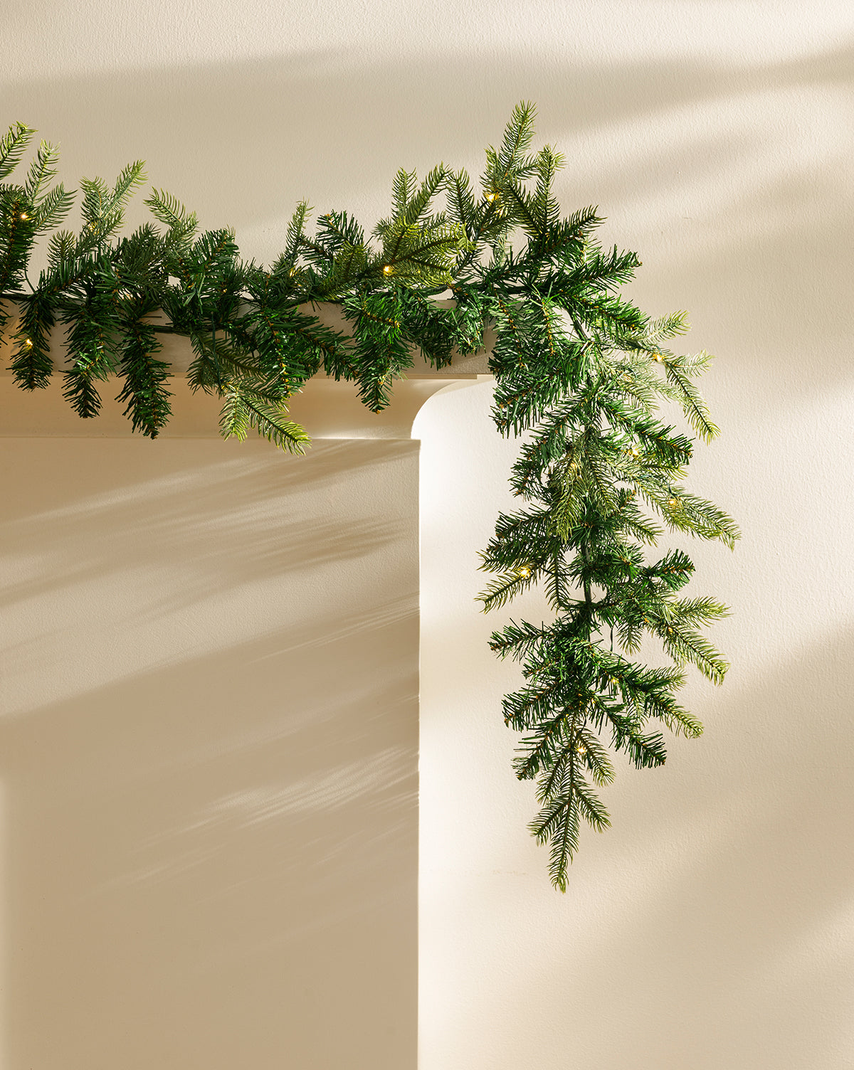 9' Grandis Pre-Lit Garland Indoor/Outdoor Faux Garland 0