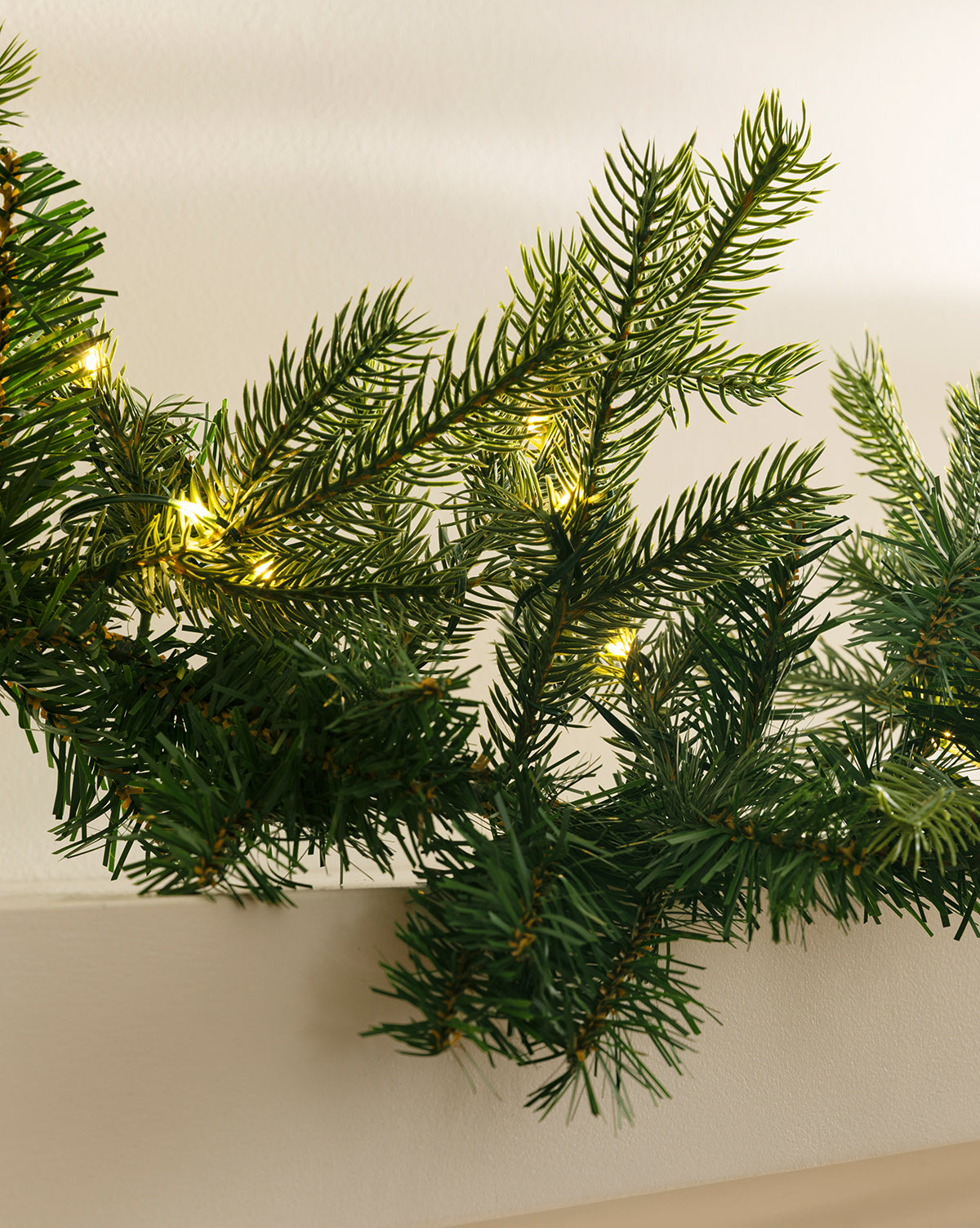 9' Grandis Pre-Lit Garland Indoor/Outdoor Faux Garland 2