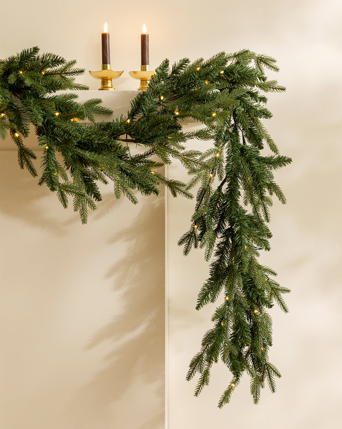 9' Norway Pre-Lit Indoor/Outdoor Faux Garland 0