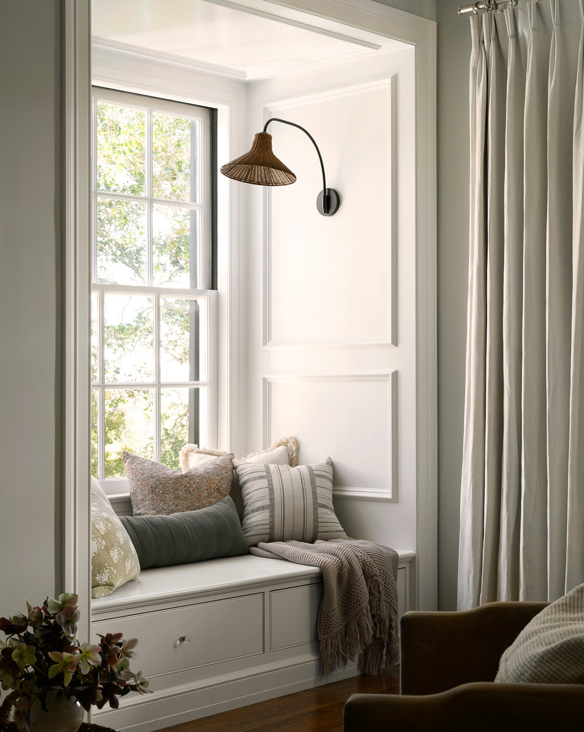 Bell-Shaped Woven Wall Sconce with Antique Bronze Finish and 140-Degree Swivel – Modern Wall Lamp for Hallways and Bedrooms 4