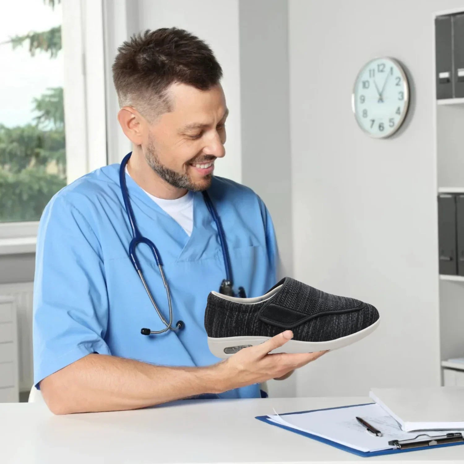 Zapatos anchos cómodos para diabéticos NovaStride para hombre, para comodidad y soporte todo el día, todos los días